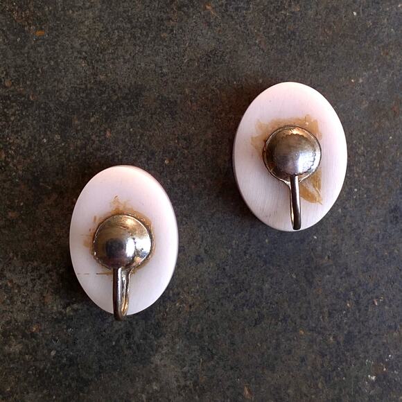 Vtg 40s 50s Pink Fish Themed Lucite Acrylic Oval Screwback Earrings - Picture 6 of 6